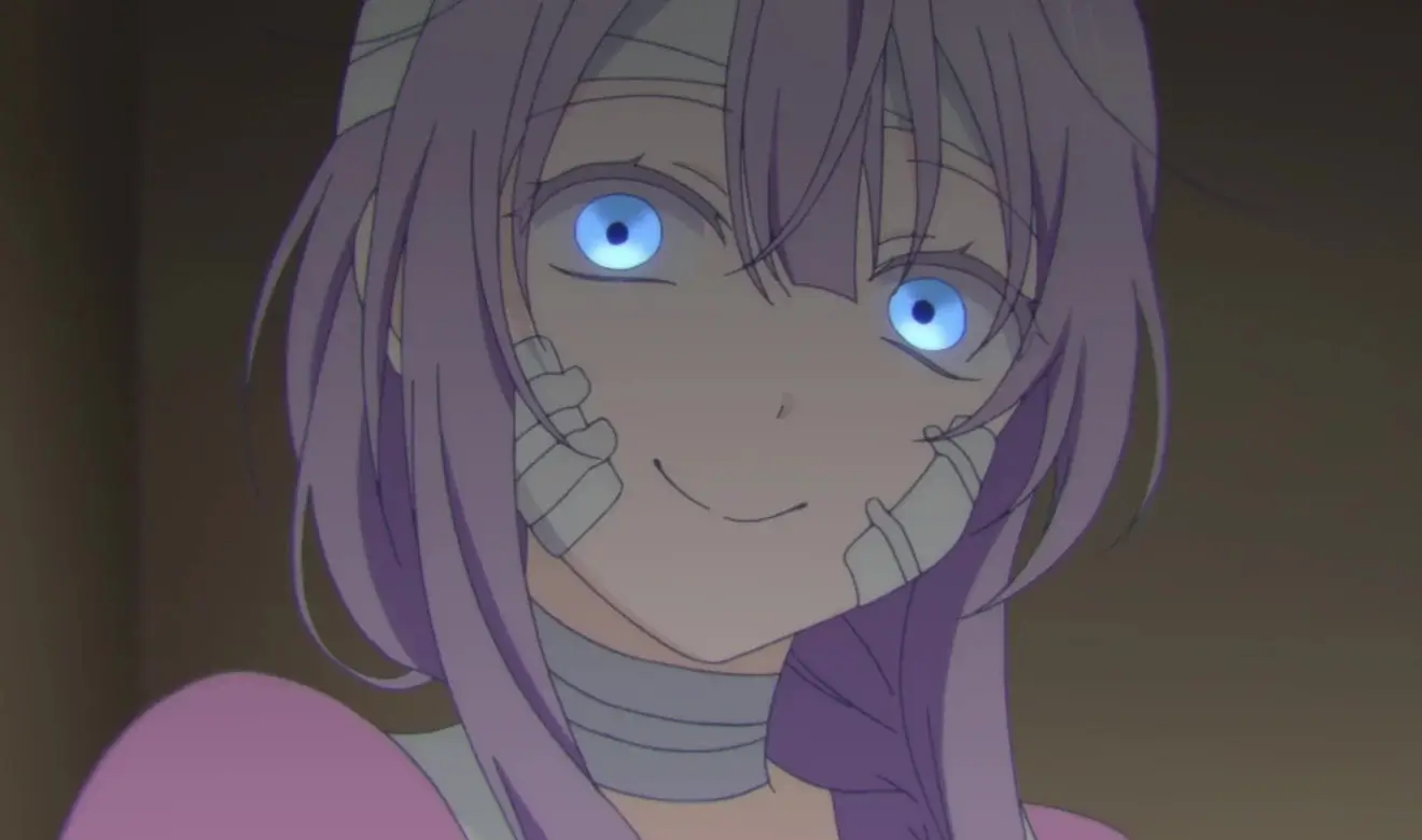 Chica de pelo lila con vendas y ojos brillantes sonriendo de forma inquietante en Happy Sugar Life