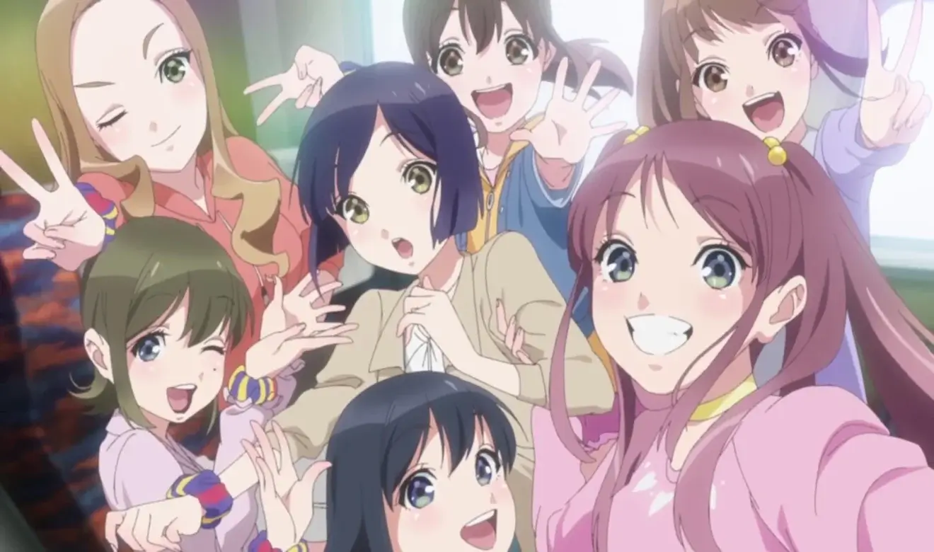 Grupo de idols juveniles posando juntas y haciendo signos de paz en el anime Wake Up Girls