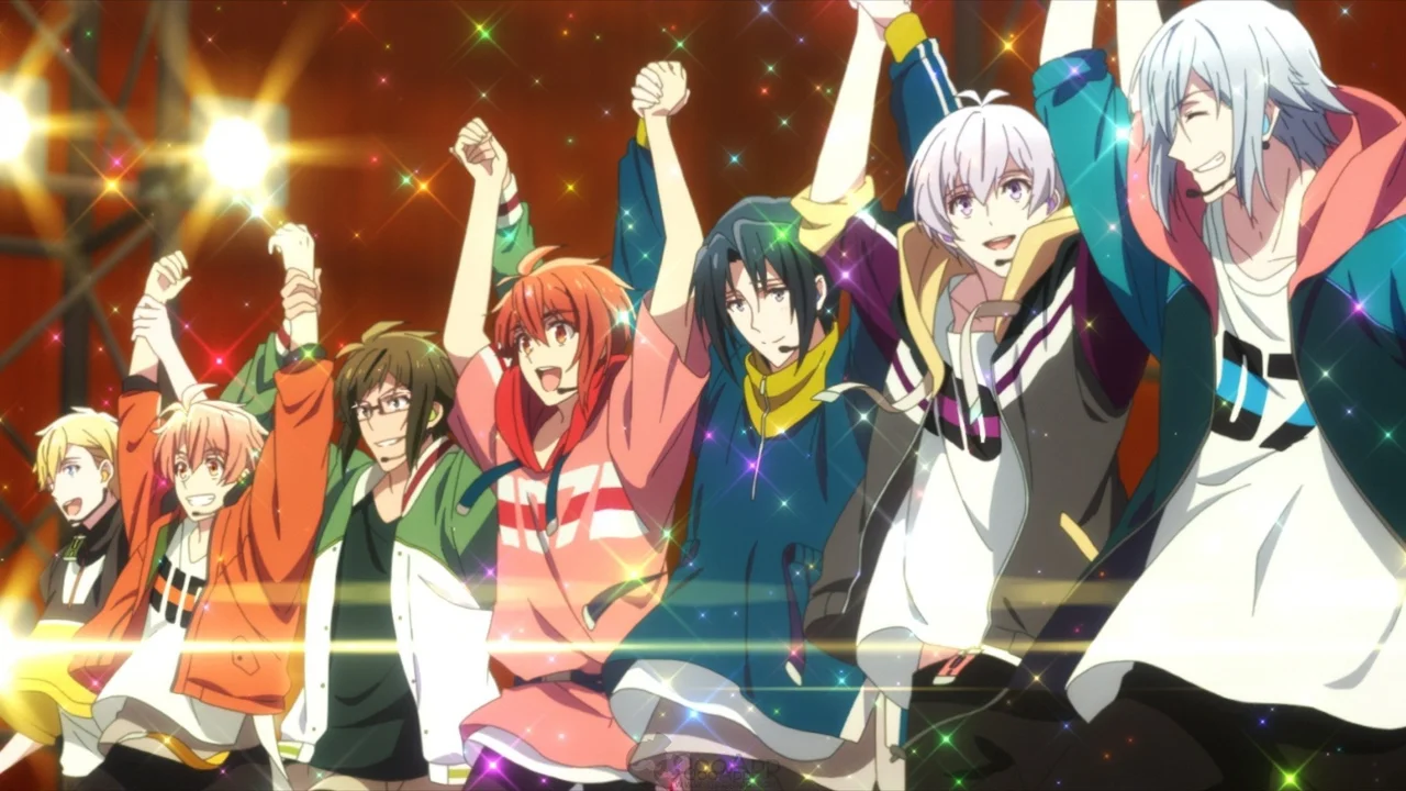 Los grupos IDOLiSH7 y TRIGGER celebrando en el escenario en el anime IDOLiSH7 antes de la guerra corporativa de la tercera temporada