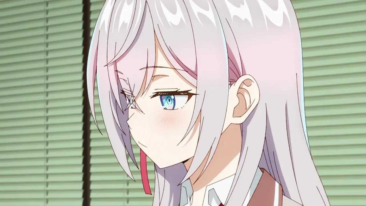 Alya de Roshidere mirando de lado con expresión seria, anime cuya segunda temporada fue retrasada oficialmente hasta 2027