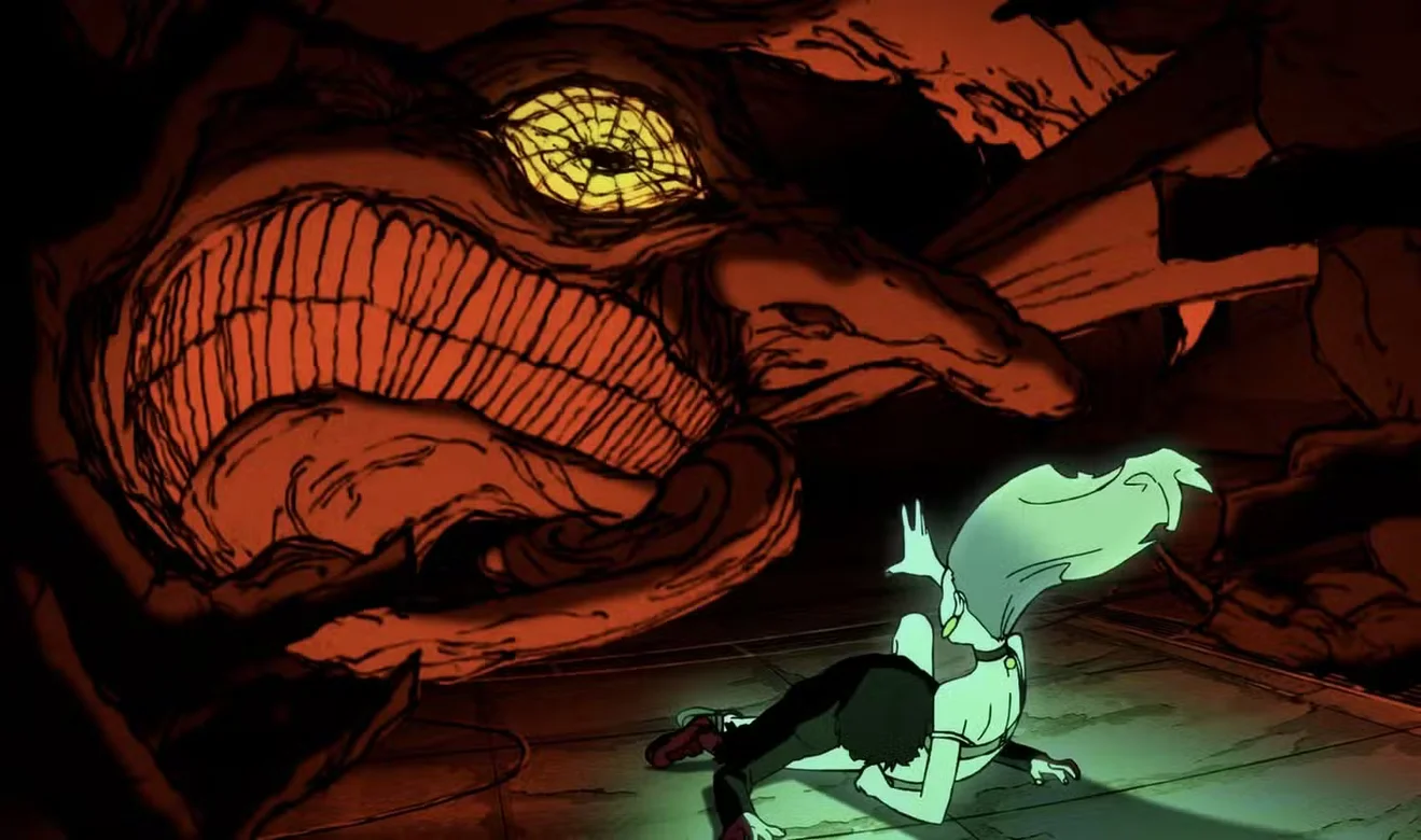 Turbo Abuela acechando a Okarun en Dandadan, con un monstruo gigante iluminado en tonos rojos en el anime