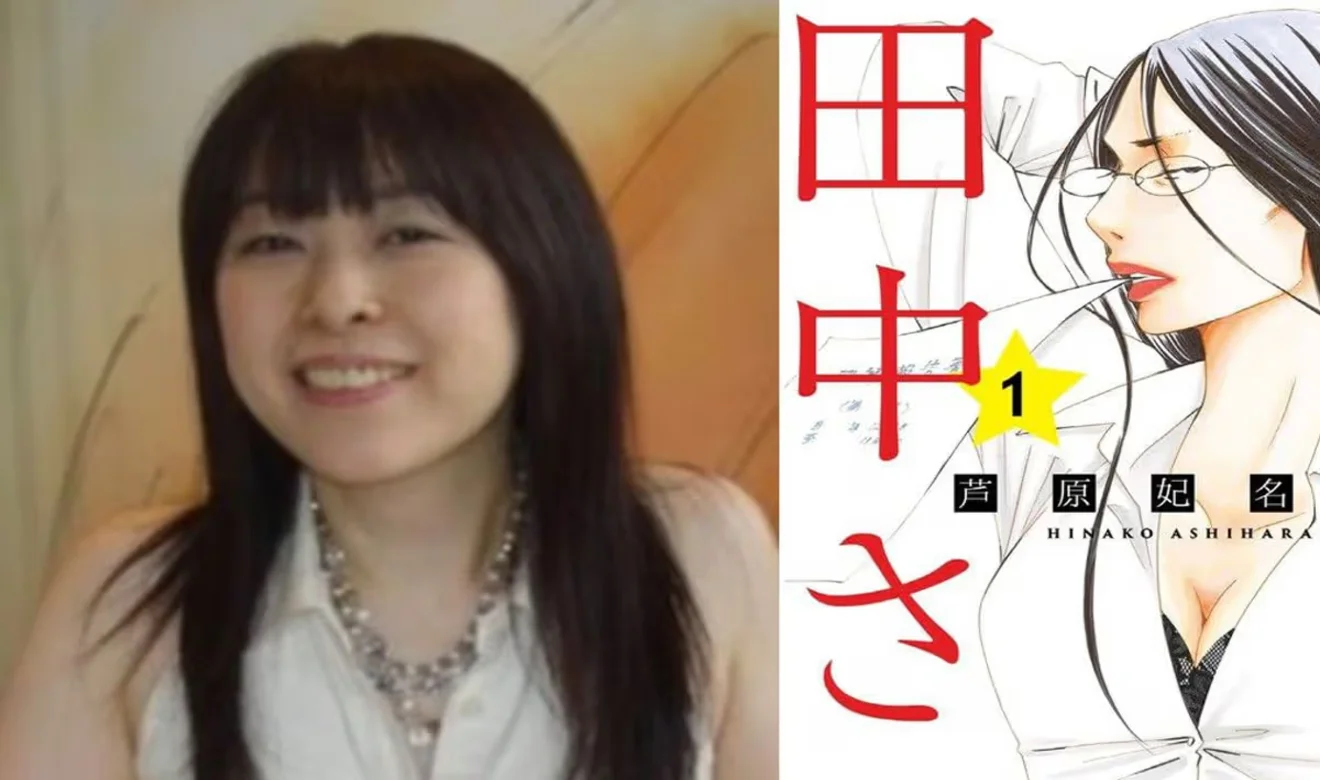 Fotografía de la mangaka Hinako Ashihara junto a la portada del tomo 1 de Sexy Tanaka-san