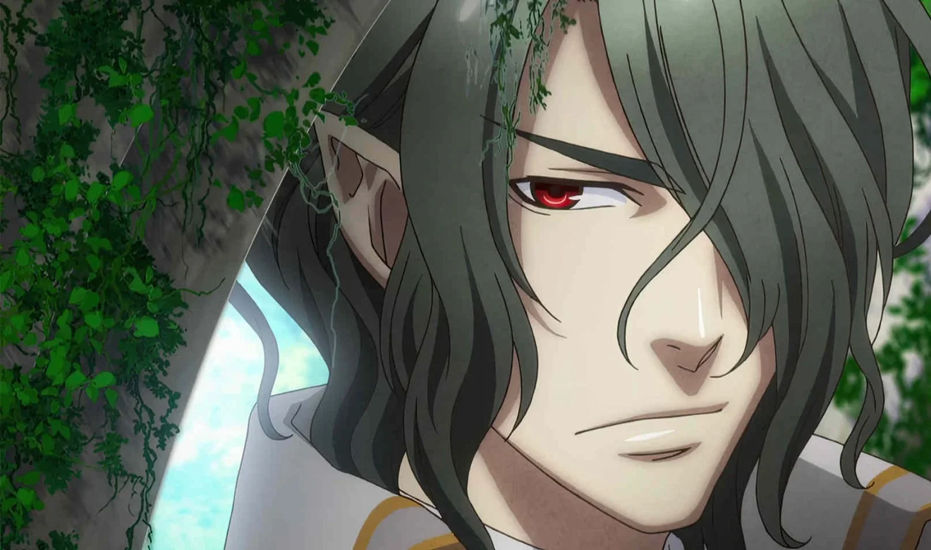 Dios de cabello oscuro y orejas puntiagudas mirando serio entre la vegetación en el anime Kamigami no Asobi