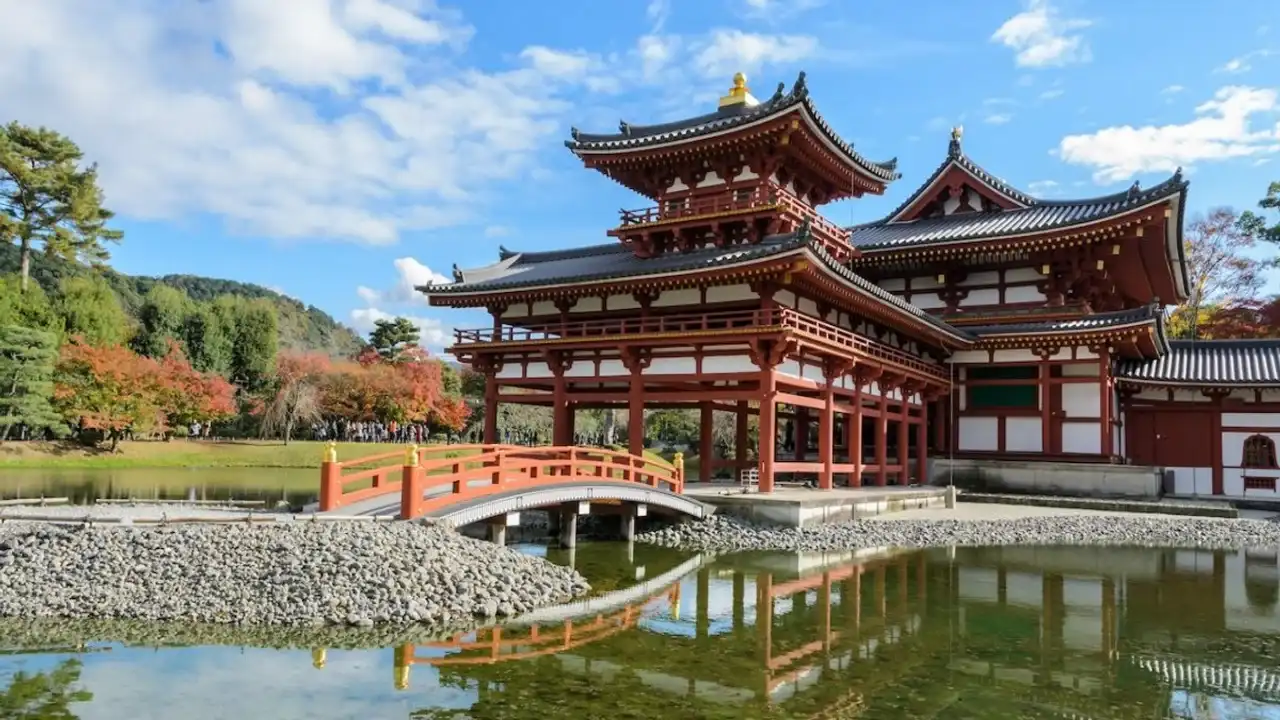 Templo Byodoin de Uji reflejado en el estanque, Patrimonio de la Humanidad en la prefectura de Kioto