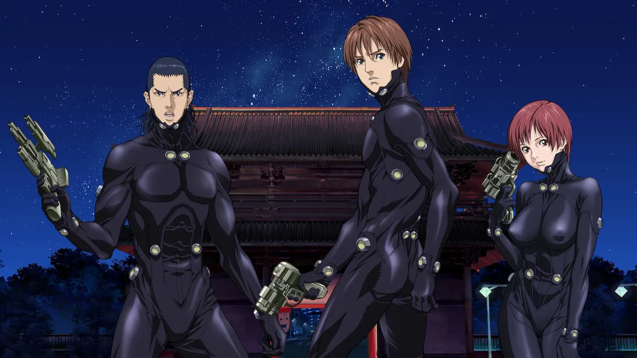 Equipo de Gantz con trajes negros ante un templo nocturno