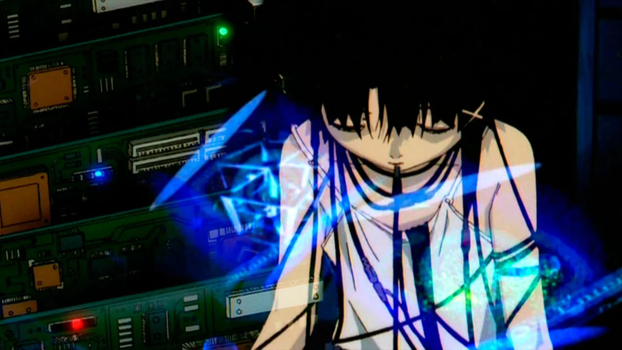 Lain Iwakura conectada a la Wired, rodeada de cables de datos y luz azul frente a servidores, Serial Experiments Lain