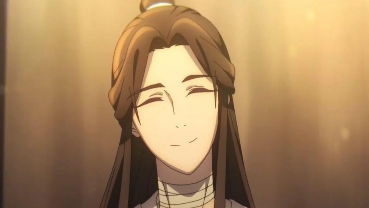 Xie Lian sonriendo con los ojos entrecerrados en Heaven Official's Blessing