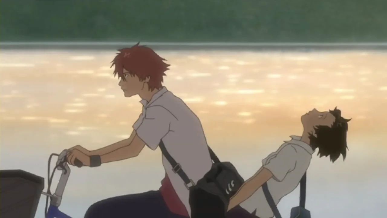 Makoto y Chiaki en bicicleta al atardecer en La chica que saltaba a través del tiempo