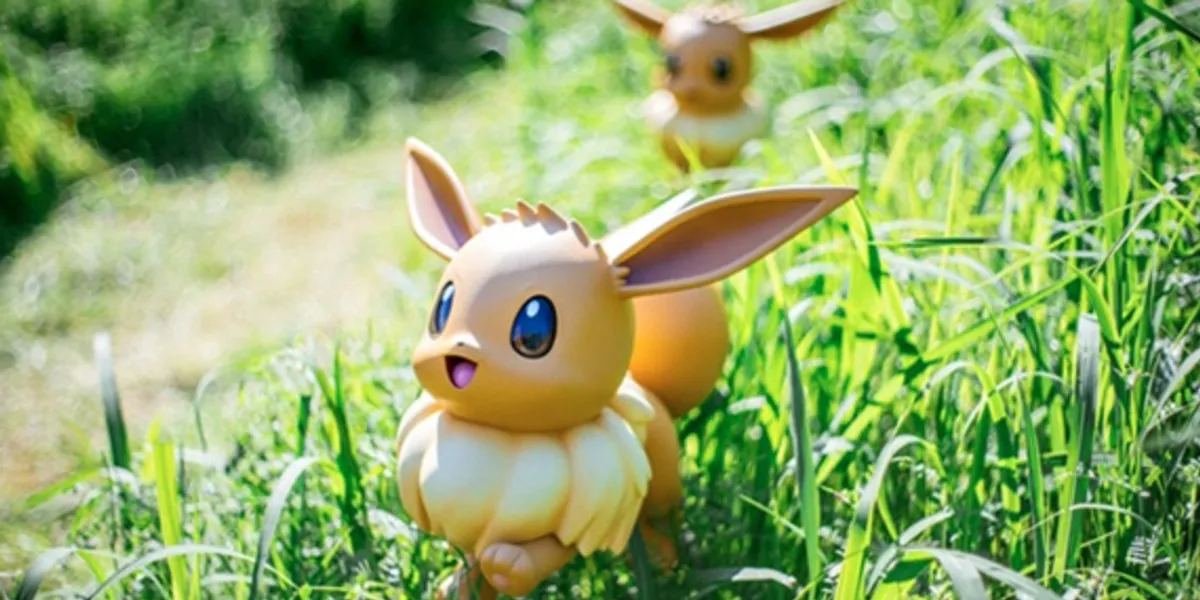 Figuras a escala real de Eevee en el Pokémon Forest de PokéPark Kanto, Japón