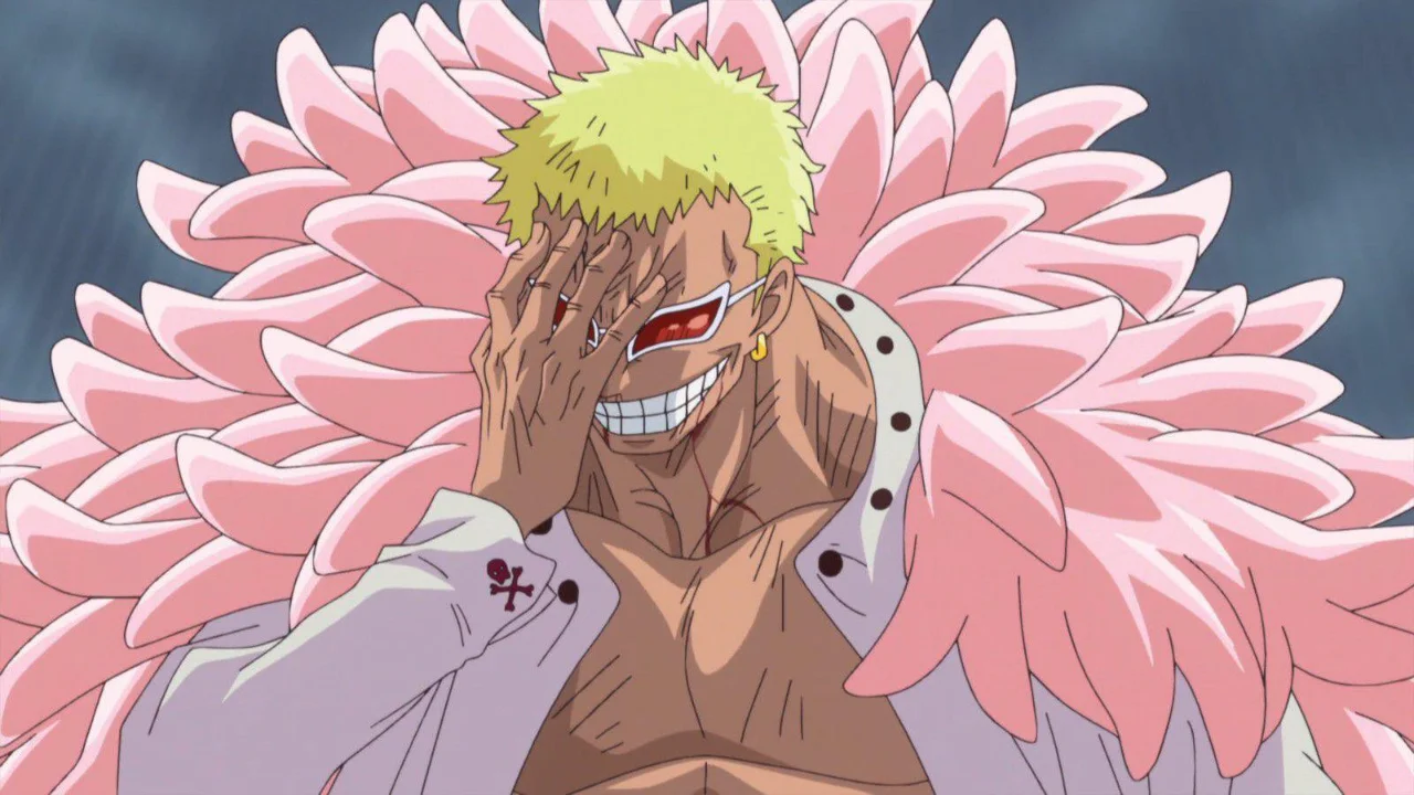 Doflamingo riendo con su abrigo de plumas rosas en One Piece