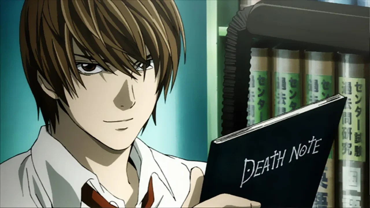 Light Yagami sosteniendo la Death Note en su habitación, escena icónica de Death Note