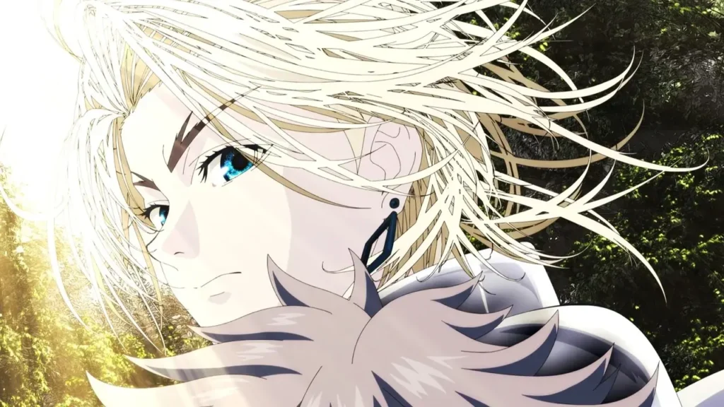 Elma con armadura blanca y cabello al viento en una escena del anime The Exiled Heavy Knight