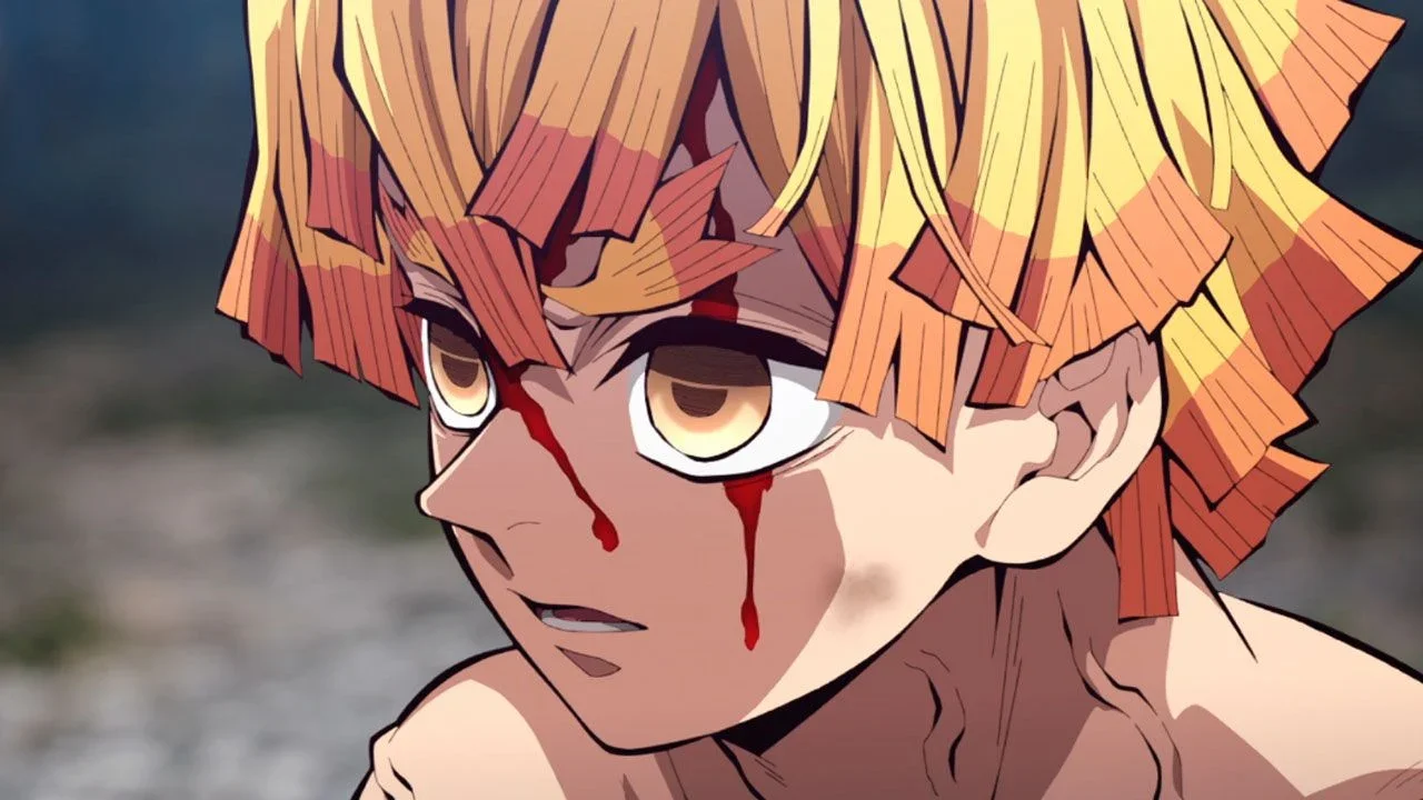 Zenitsu Agatsuma herido en combate en Demon Slayer, con sangre en el rostro y expresión de determinación