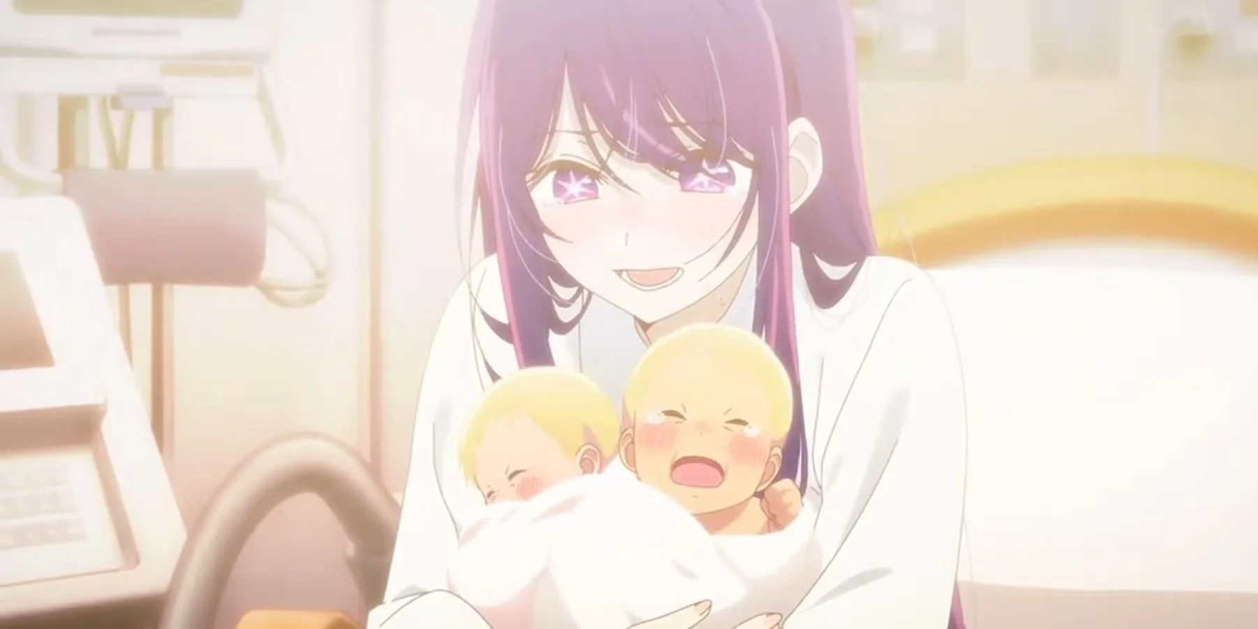 Ai Hoshino sosteniendo a los bebés Aqua y Ruby recién nacidos en Oshi no Ko