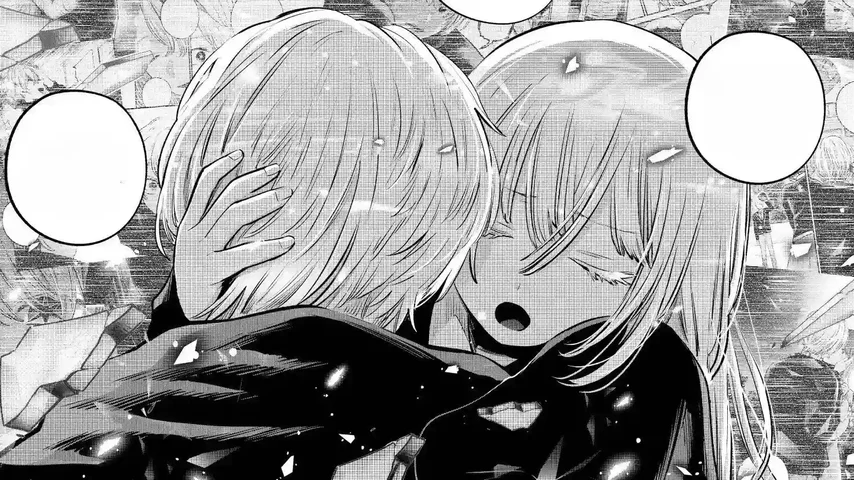 Tsukuyomi abrazando a Aqua en sus últimos momentos en el final del manga de Oshi no Ko