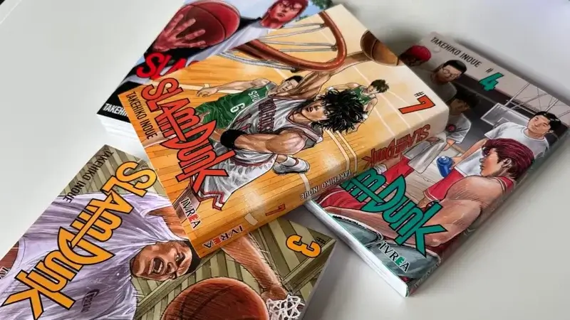 Tomos físicos del manga Slam Dunk editados por Ivrea en España, mostrando el lomo y la calidad de impresión