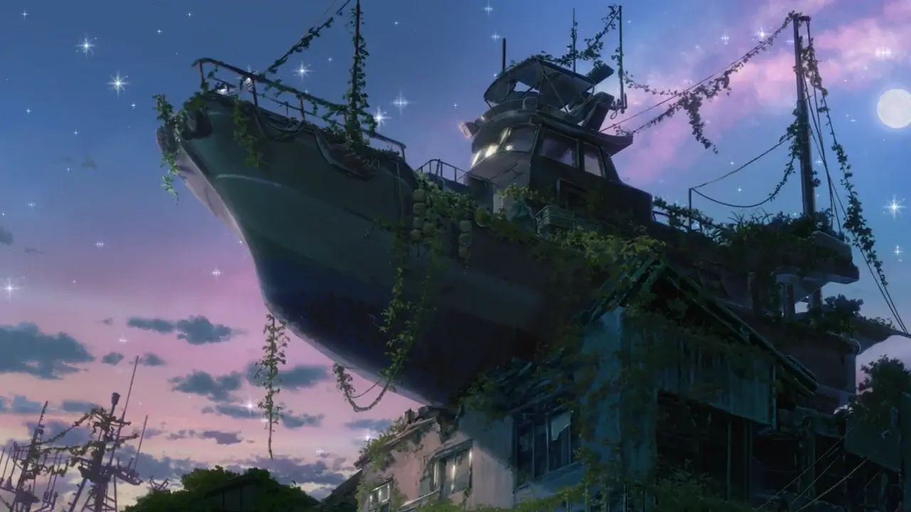 Barco varado en el tejado de una casa, destacando el impacto visual del desastre en Suzume